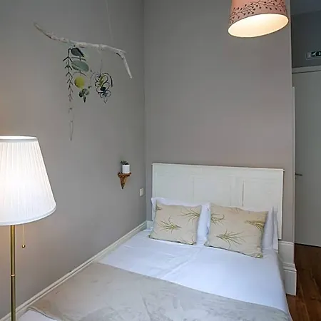 Being Hostel Porto