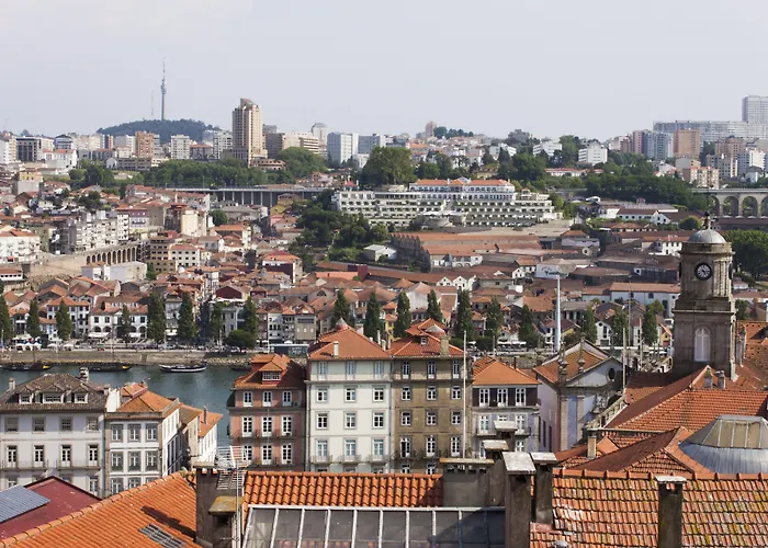 Being אכסניה *